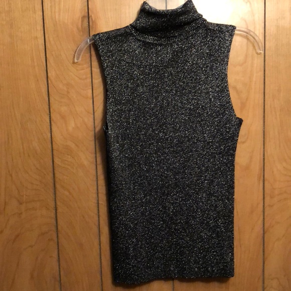 Sparkly turtle neck with no sleeves top - Picture 4 of 8